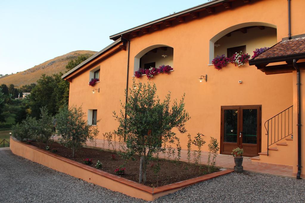 Agriturismo L'Ulivo ปาดูลา ภายนอก รูปภาพ